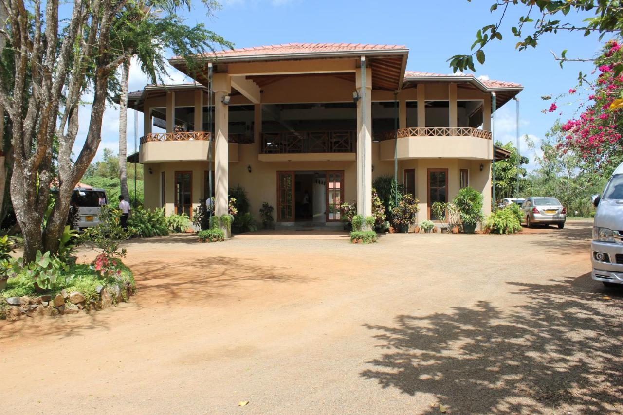 Hibiscus Garden Hotel تيساماهاراما المظهر الخارجي الصورة